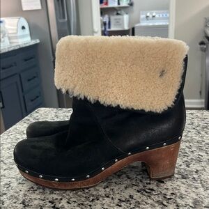 UGG Lynnea Black Suede Studded Wooden Clog Boots Shearling Lined